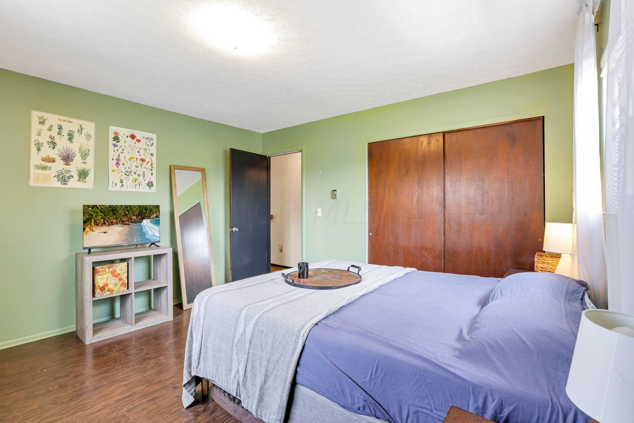 2997 Rivercliff Road Columbus, OH 43223 - Photo 16 of 39 Large Bedroom