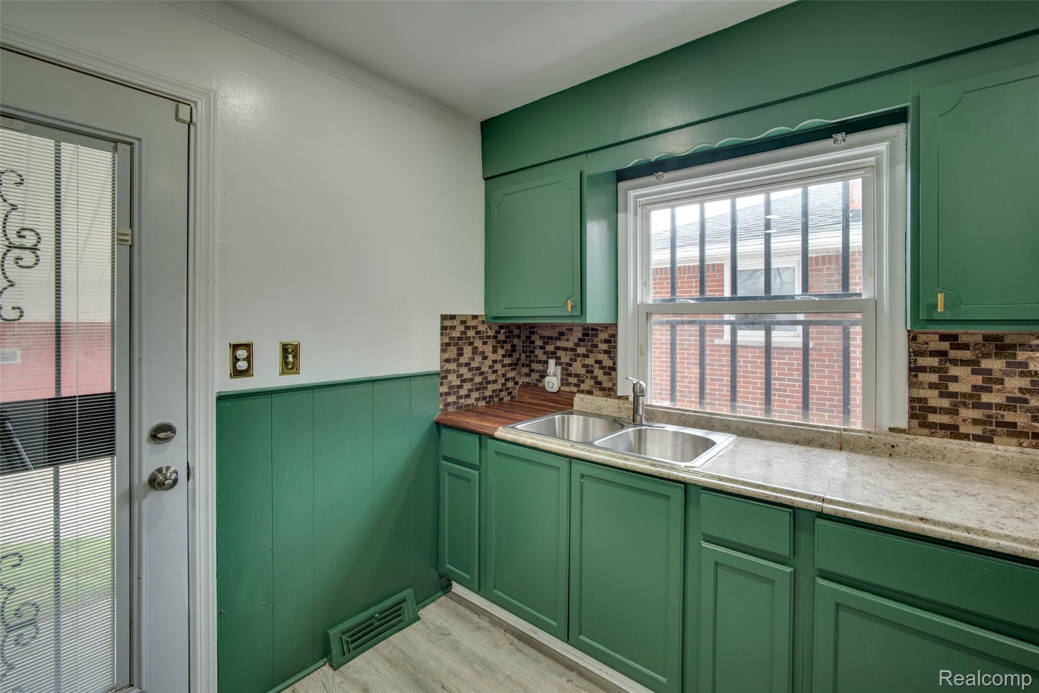 3149 Poplar Avenue Warren, MI 48091 - Photo 9 of 26 9.jpg
