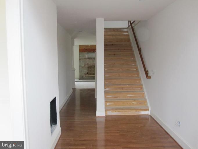 810 Childs Point Road Annapolis, MD 21401 - Photo 10 of 24 Staircase