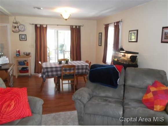 13 Turner Road Jacksonville, IL 62650 - Photo 4 of 10 Gallery Image 4