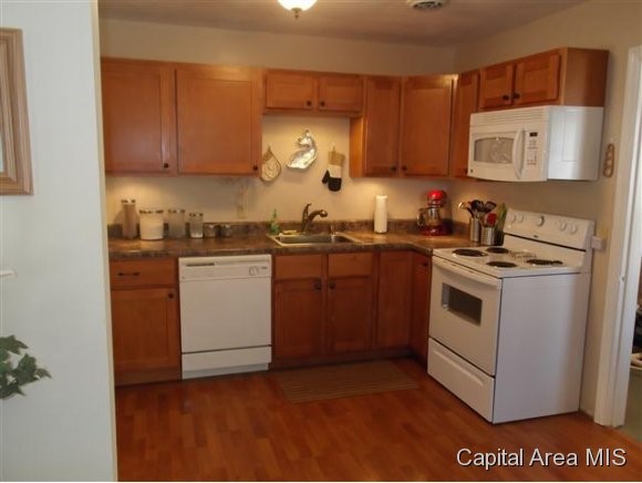 13 Turner Road Jacksonville, IL 62650 - Photo 6 of 10 Gallery Image 6