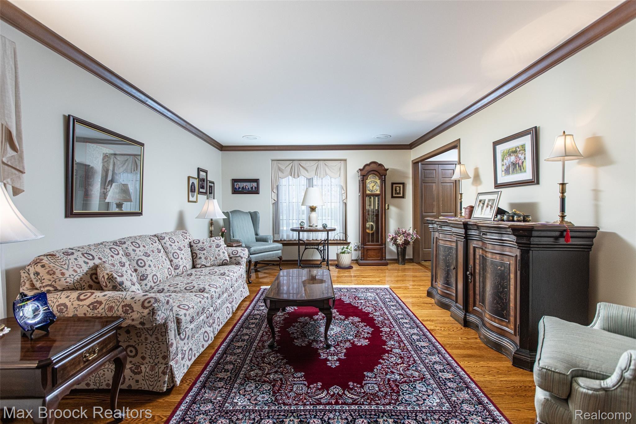 624 Foxhall Road Bloomfield Hills, MI 48304 - Photo 11 of 29 Living Room.jpg