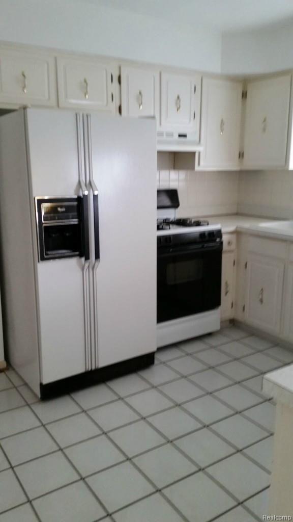 17512 Levan Road Livonia, MI 48152 - Photo 12 of 22 139.jpg