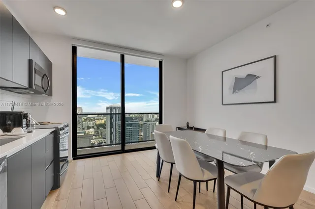 $1,250,000 | 398 Northeast 5th Street, Unit 3901, Miami, FL 33132