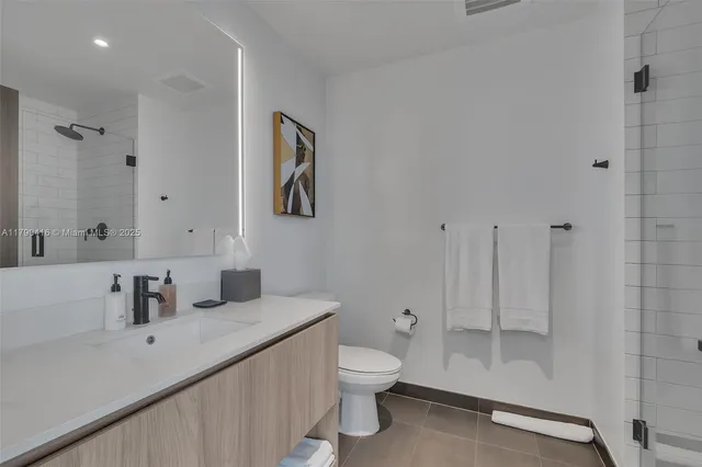 $1,250,000 | 398 Northeast 5th Street, Unit 3901, Miami, FL 33132