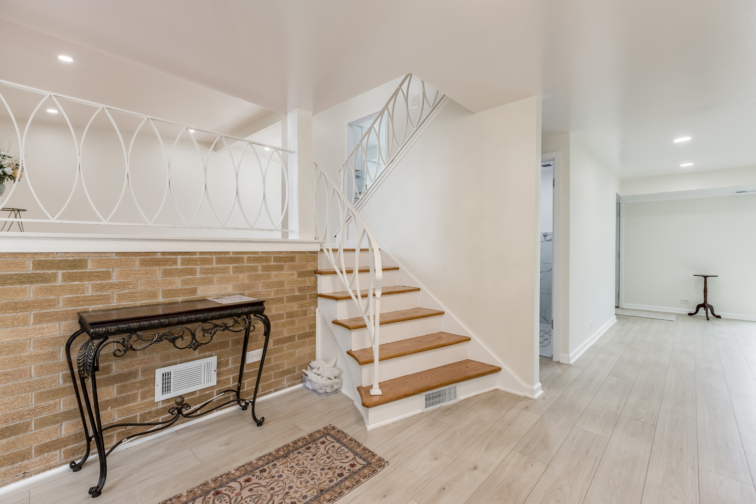 7745 Beckwith Road Morton Grove, IL 60053 - Photo 5 of 41