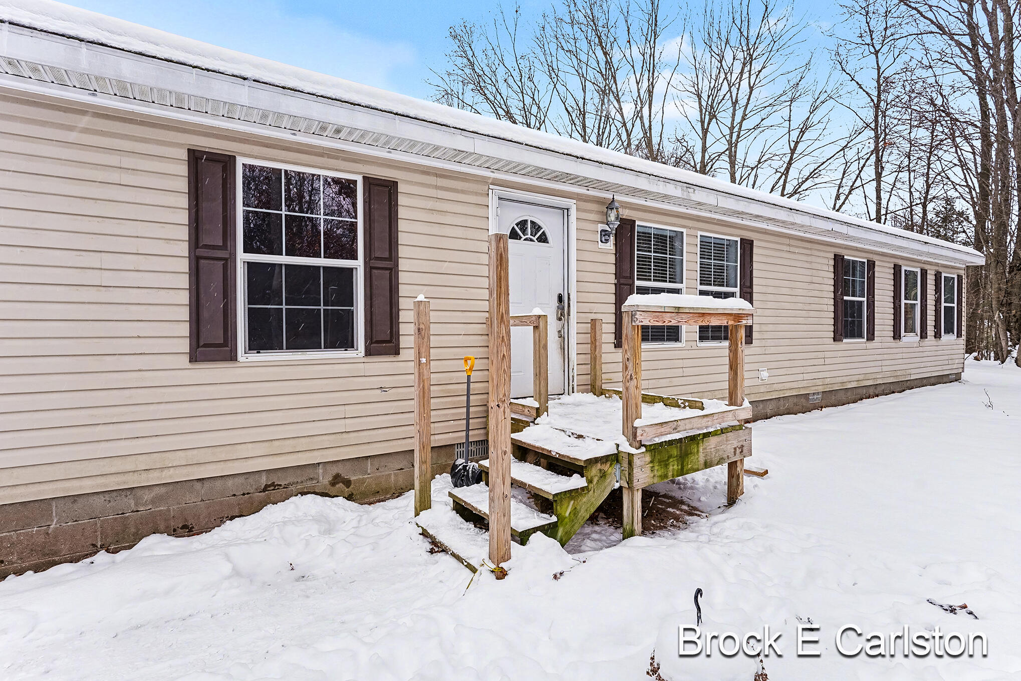 2742 Strand Road Muskegon, MI 49445 - Photo 2 of 27 DSC01880