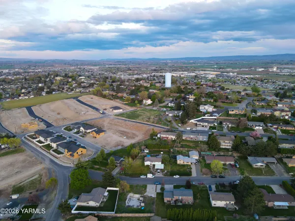$95,000 | 829 Vine Avenue, Sunnyside, WA 98944