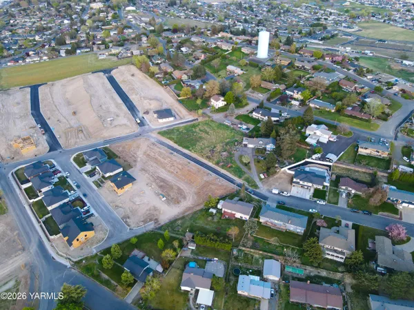 $95,000 | 829 Vine Avenue, Sunnyside, WA 98944