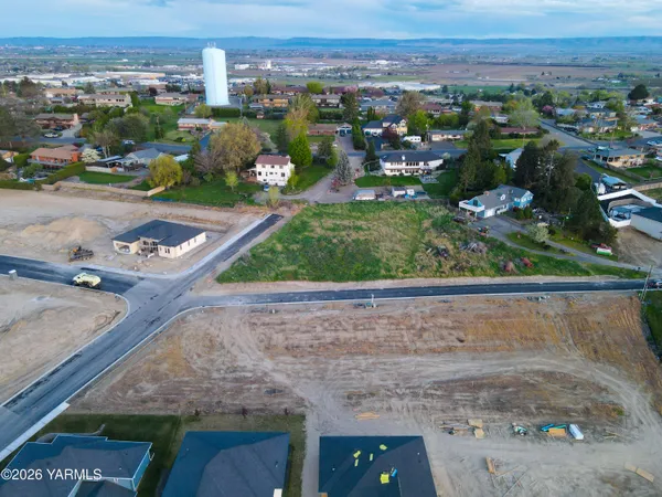 $95,000 | 829 Vine Avenue, Sunnyside, WA 98944