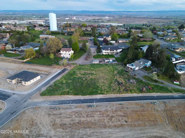 $95,000 | 829 Vine Avenue, Sunnyside, WA 98944