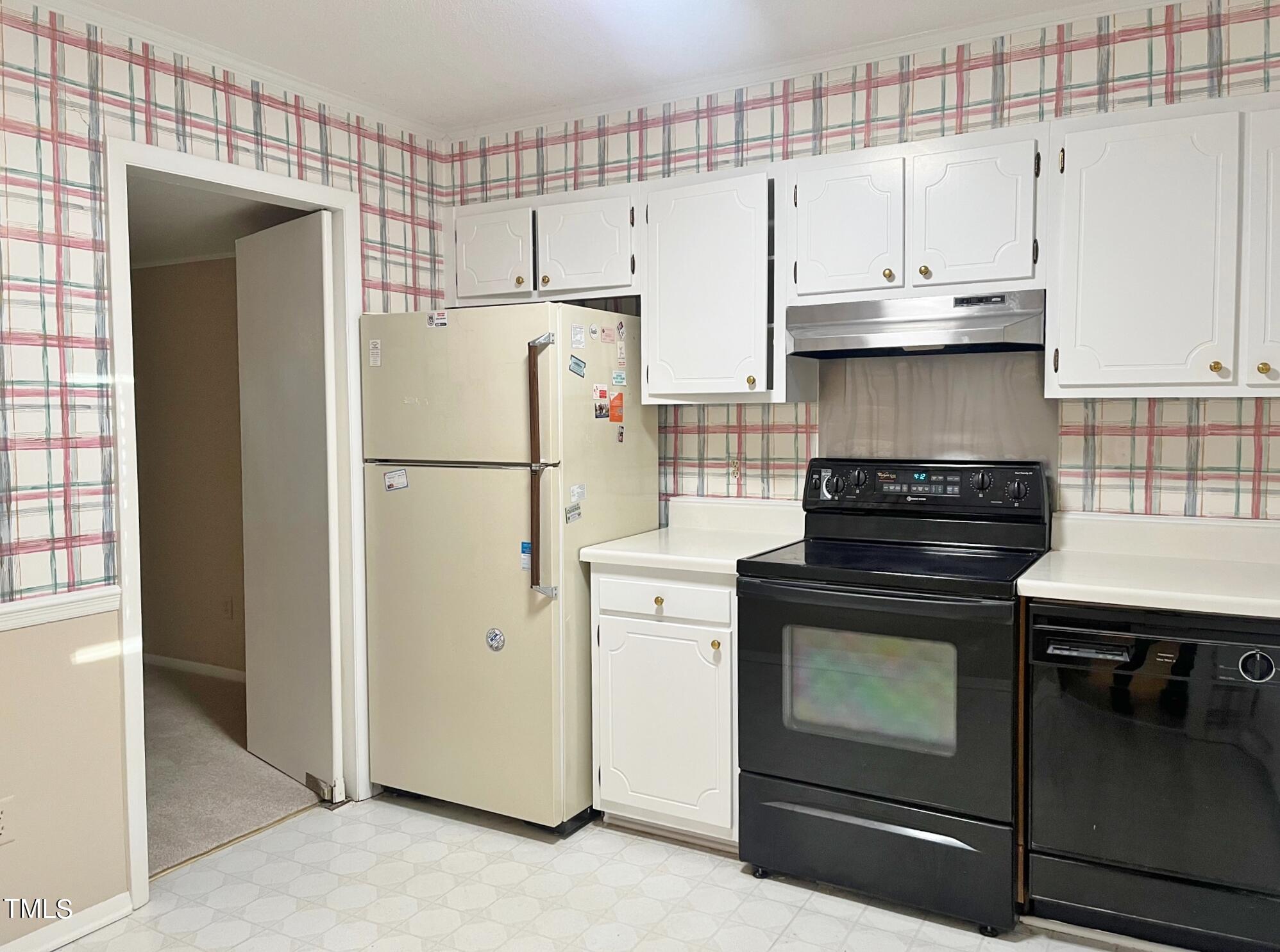 5600 Falls Of Neuse Road, Unit E Raleigh, NC 27609 - Photo 6 of 13 Kitchen