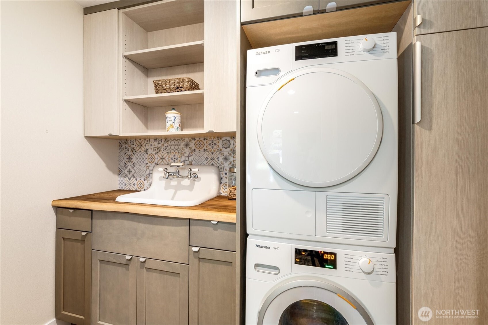 9503 Odin Way Bothell, WA 98011 - Photo 22 of 39 a view of washer and dryer in a utility room