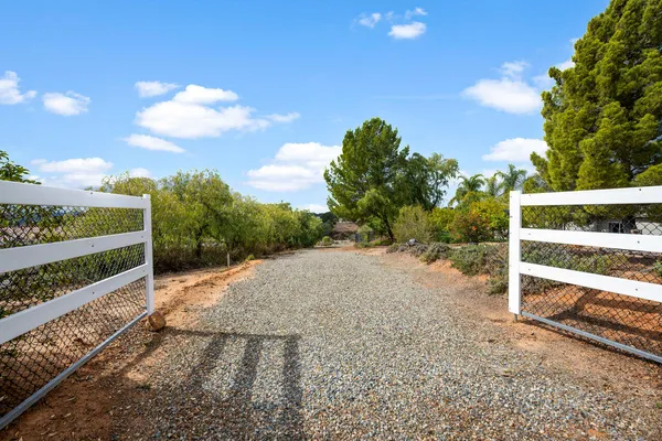 $1,199,000 | 30012 McKenna Heights Court, Valley Center, CA 92082