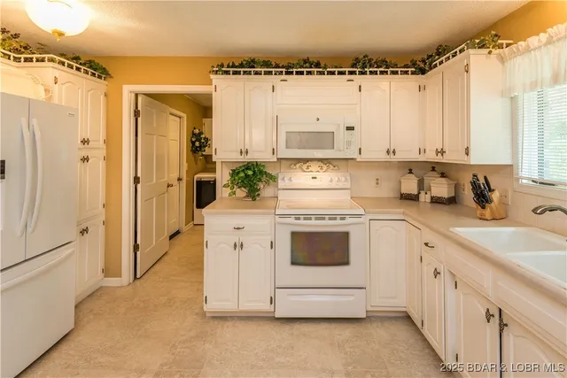 $449,900 | 401 Windridge Court, Jefferson City, MO 65109