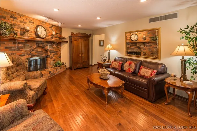 $449,900 | 401 Windridge Court, Jefferson City, MO 65109