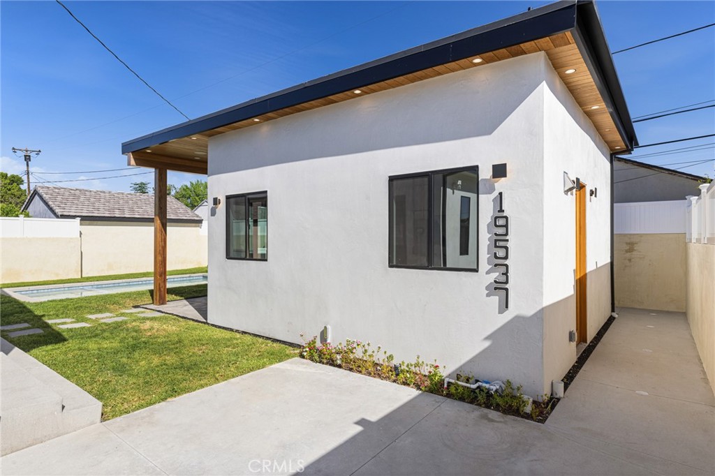 19539 Mobile Street Reseda, CA 91335 - Photo 17 of 22