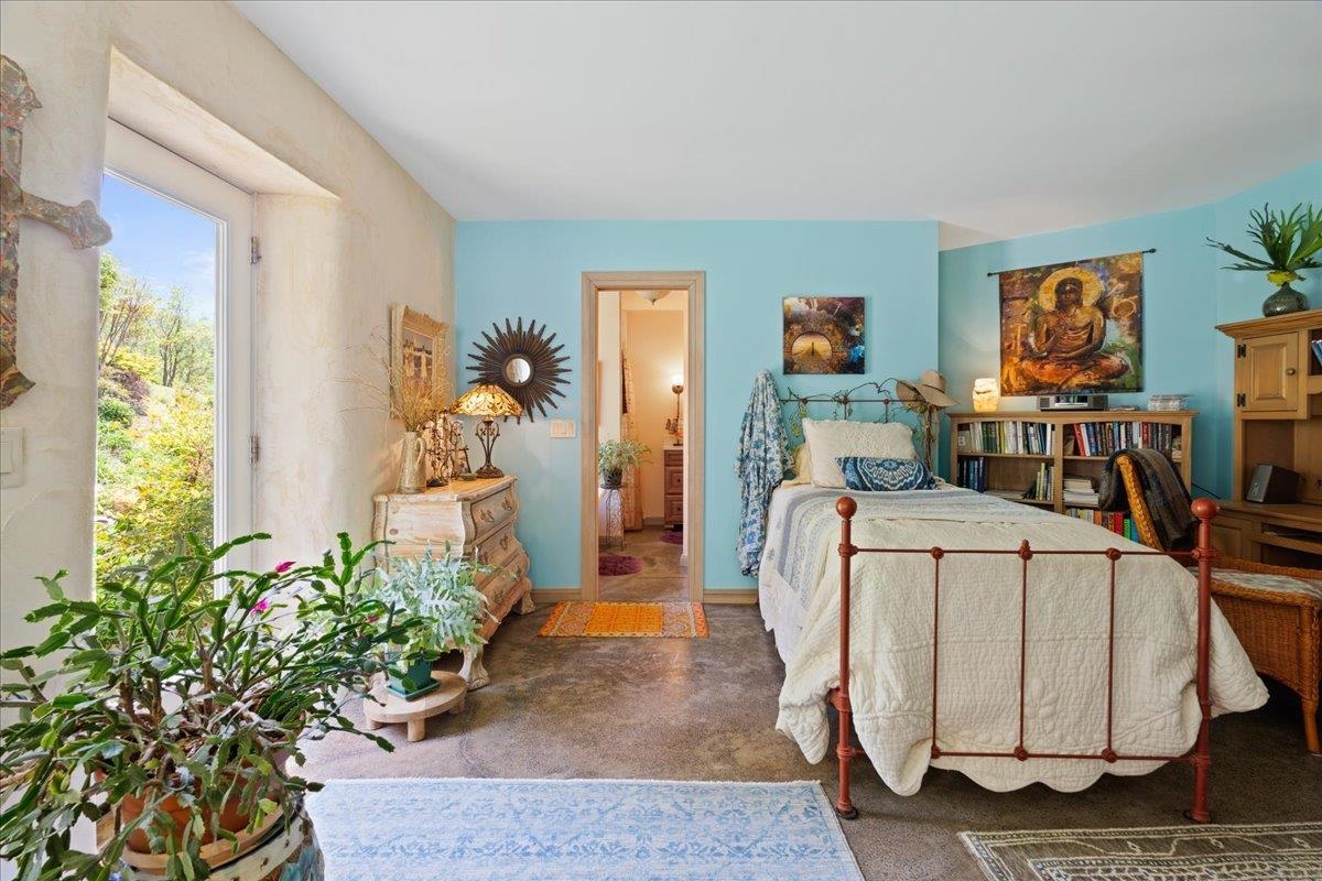 650 Sandy Bottom Road Elkton, VA 22827 - Photo 34 of 75 a living room with furniture and a potted plant