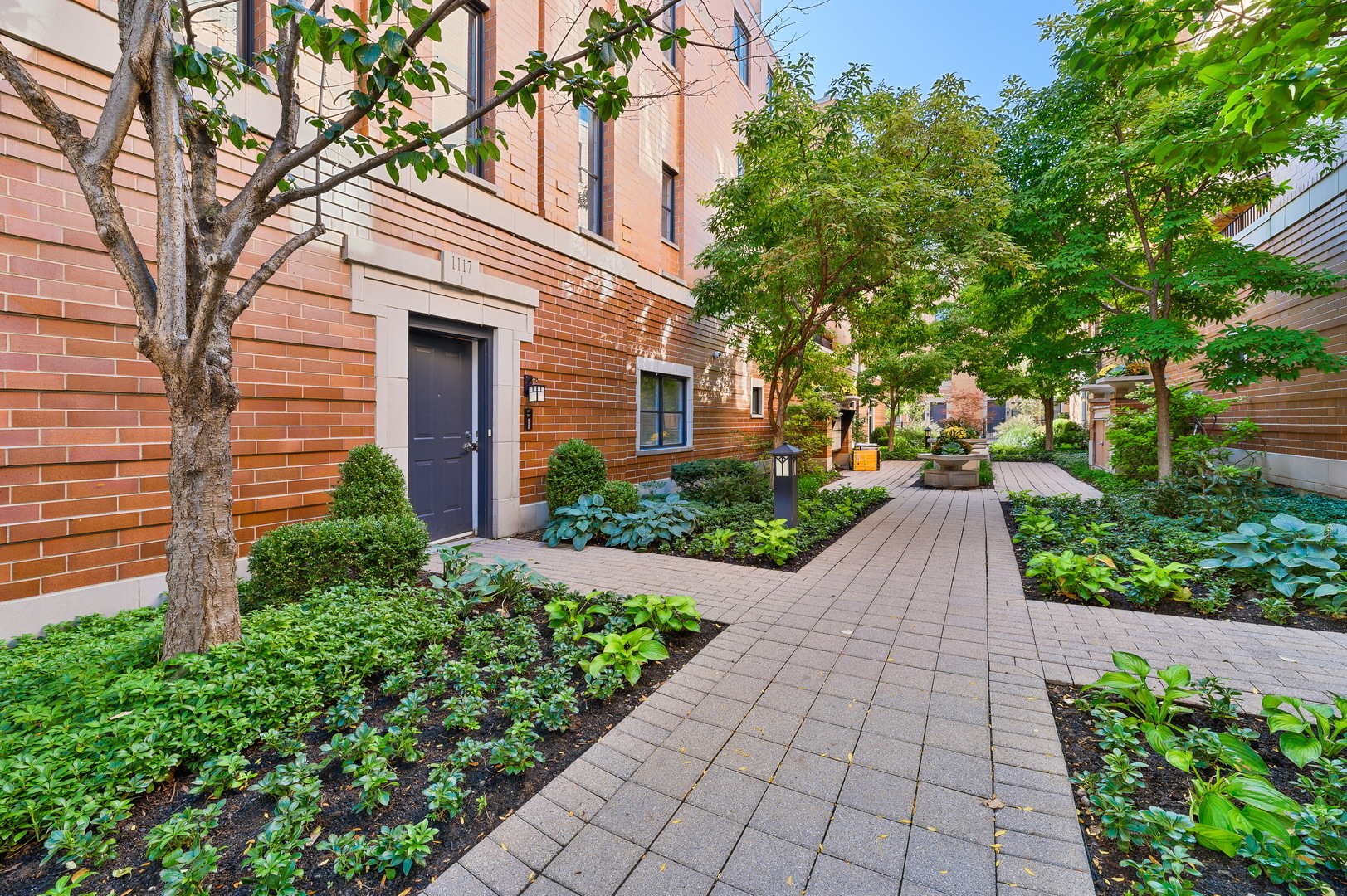 Undisclosed Address Chicago, IL 60607 - Photo 2 of 36