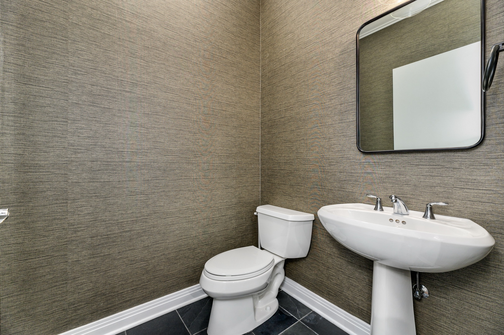 Undisclosed Address Chicago, IL 60607 - Photo 17 of 36