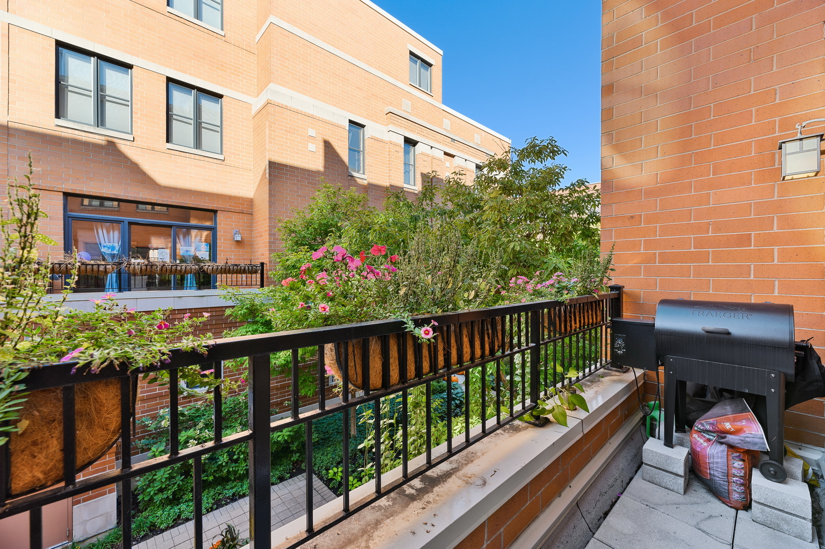 Undisclosed Address Chicago, IL 60607 - Photo 3 of 36