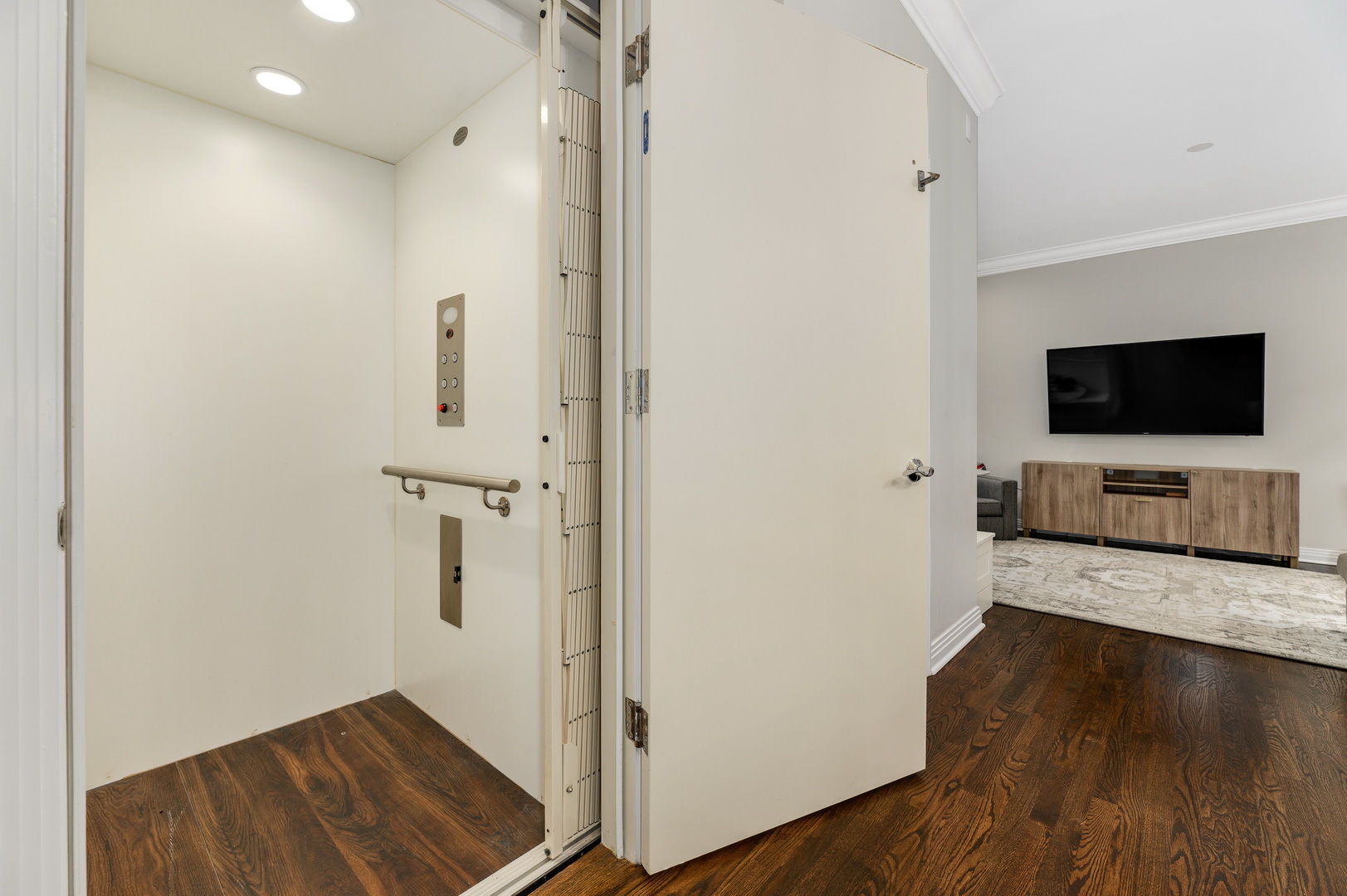 Undisclosed Address Chicago, IL 60607 - Photo 23 of 36