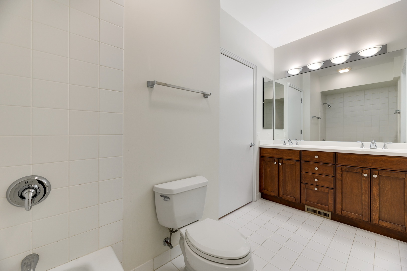 Undisclosed Address Chicago, IL 60607 - Photo 25 of 36