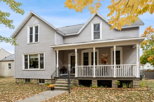 $209,000 | 1528 Carney Boulevard, Marinette, WI 54143