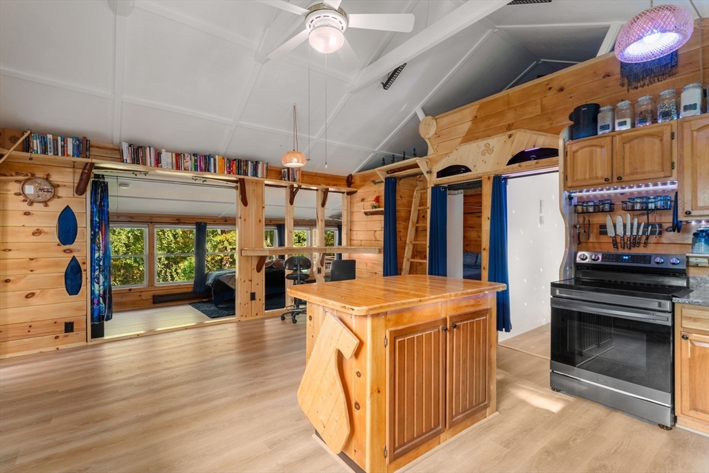 101 Shore Road Sturbridge, MA 01566 - Photo 12 of 30