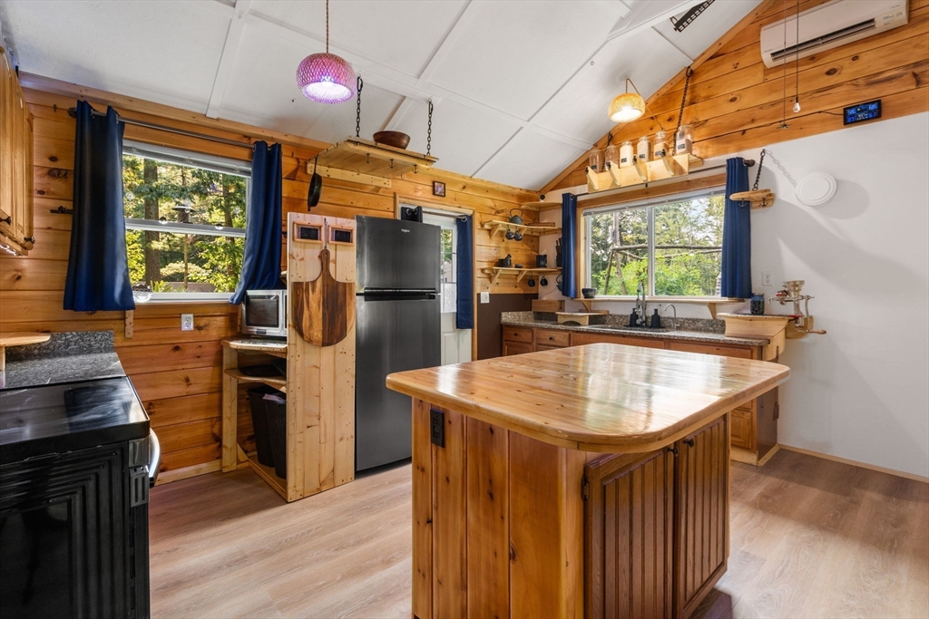 101 Shore Road Sturbridge, MA 01566 - Photo 13 of 30