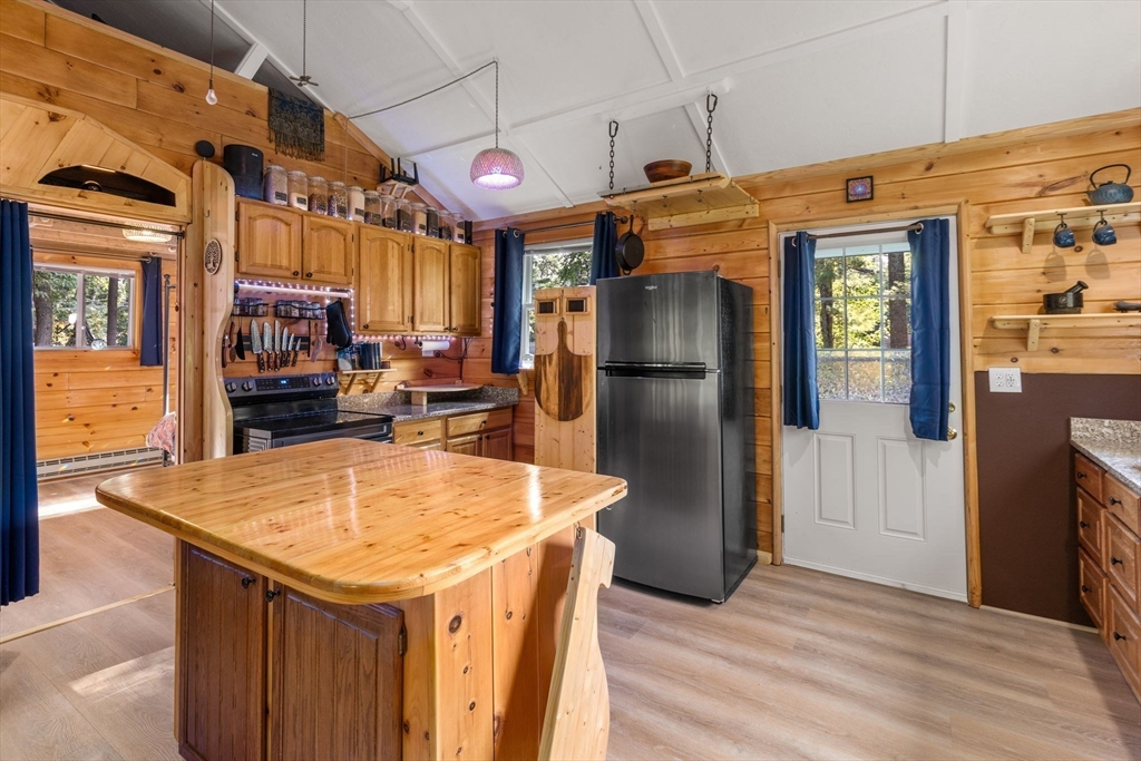 101 Shore Road Sturbridge, MA 01566 - Photo 16 of 30