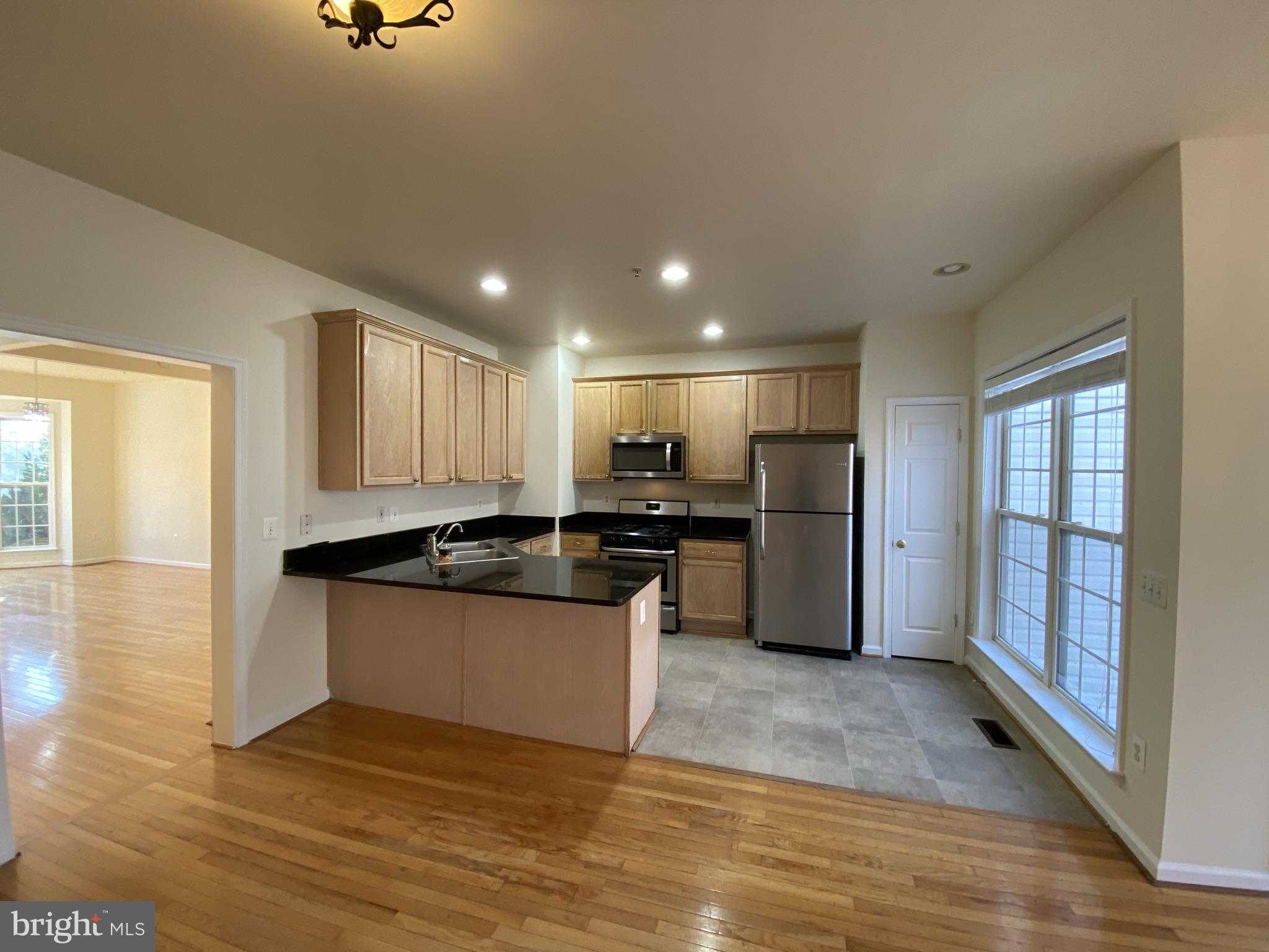 13933 Lullaby Road Germantown, MD 20874 - Photo 3 of 106 Gallery Image 3