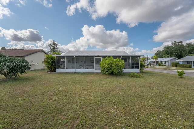 a view of a house with backyard and garden