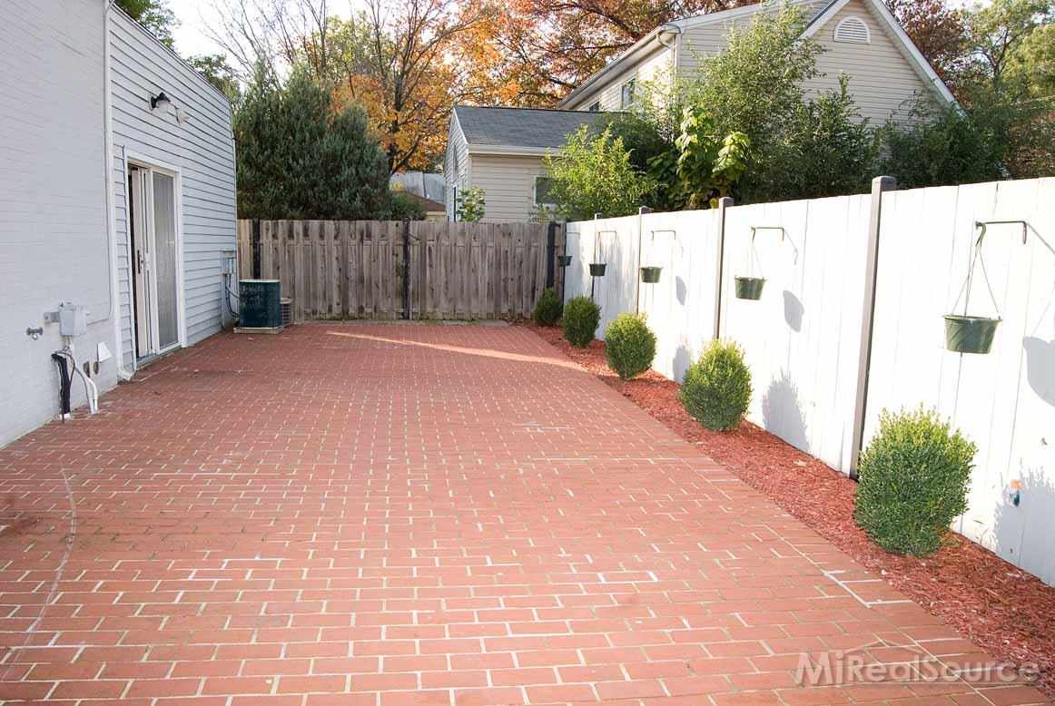 2039 Rochester Road Royal Oak, MI 48073 - Photo 4 of 29