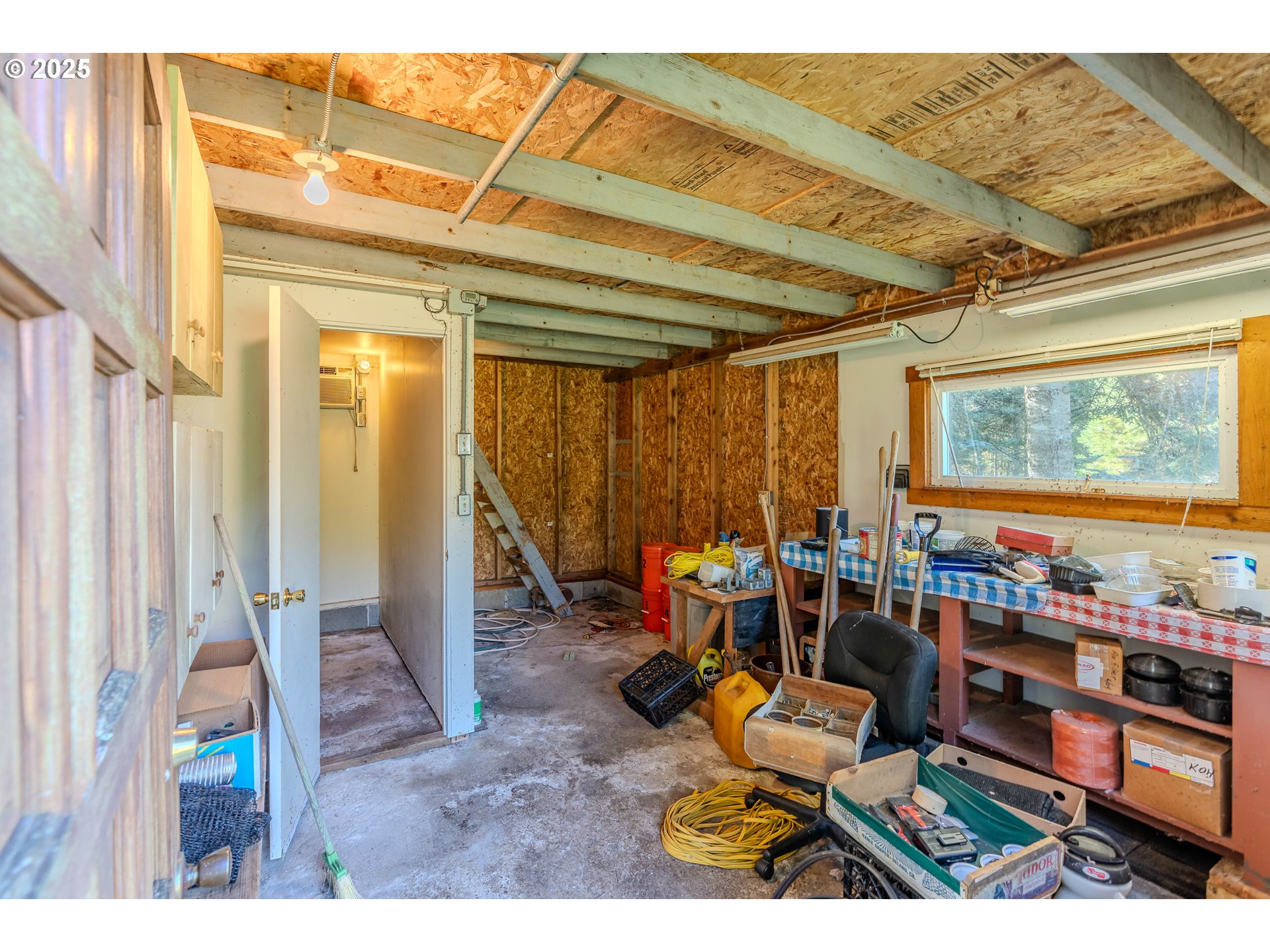 41300 Southeast Louden Road Corbett, OR 97019 - Photo 32 of 48 a room with lots of tables and chairs