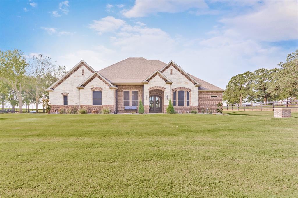a view of a house with a big yard