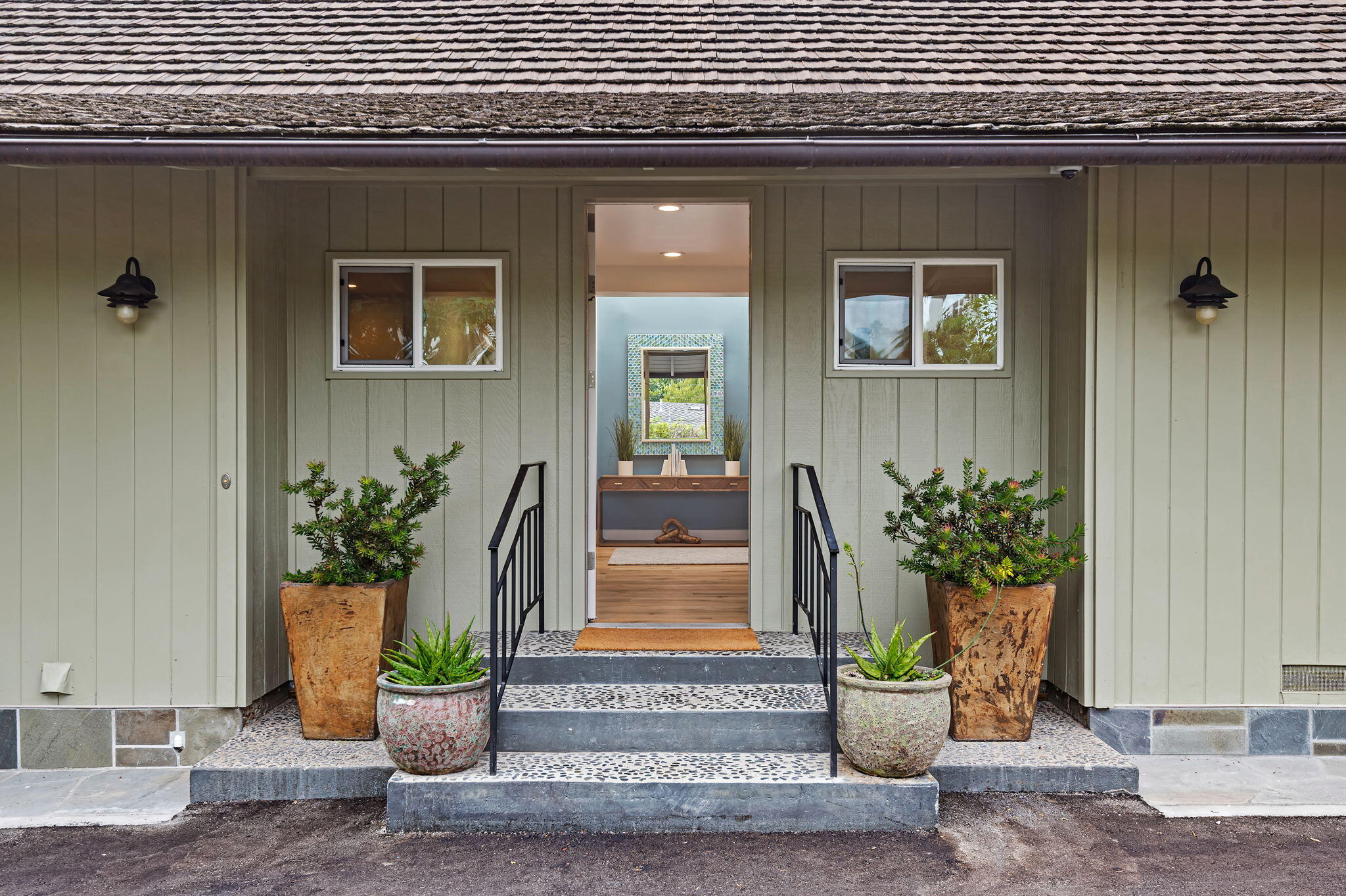 1126 Hill Road Montecito, CA 93108 - Photo 32 of 43 3-web-or-mls-03 - Main Entrance