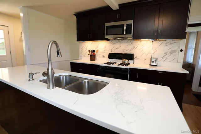 $369,000 | 73 Clover Hill Lane, Damascus, PA 18415