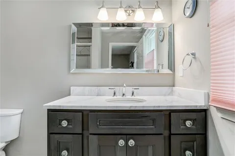 $365,000 | 10101 Northwest Mirror Lake Court, Kansas City, MO 64152