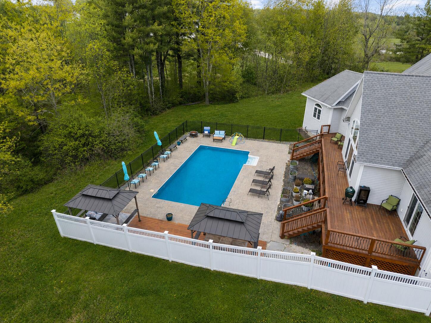 201 River Road Biddeford, ME 04005 - Photo 5 of 58 Side yard 2