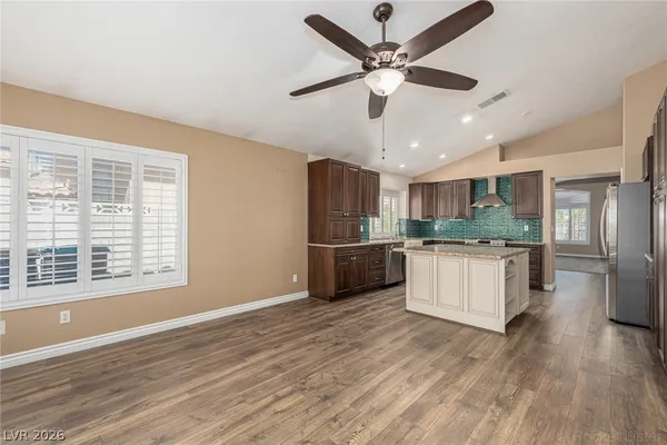 $2,100 | 169 Kachina Drive, Henderson, NV 89074