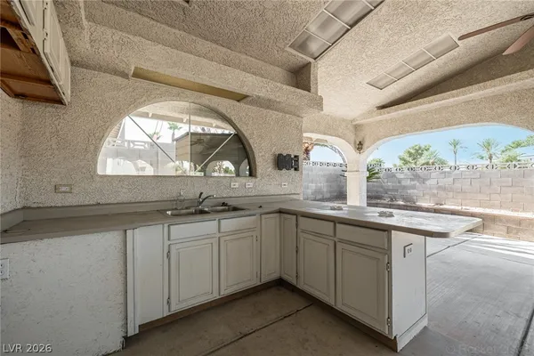 $2,100 | 169 Kachina Drive, Henderson, NV 89074