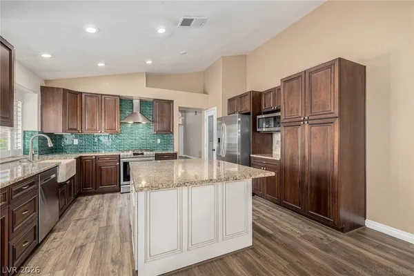 $2,100 | 169 Kachina Drive, Henderson, NV 89074