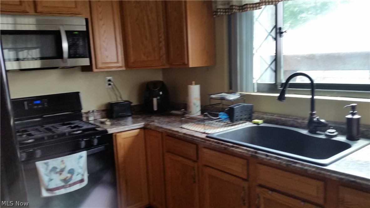 910 Plutus Avenue Chester, WV 26034 - Photo 3 of 9