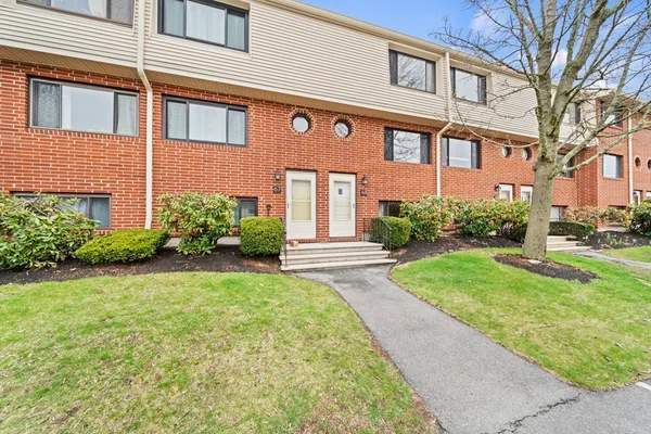 $2,850 | 68 Sterling Lane, Unit 68, Haverhill, MA 01835