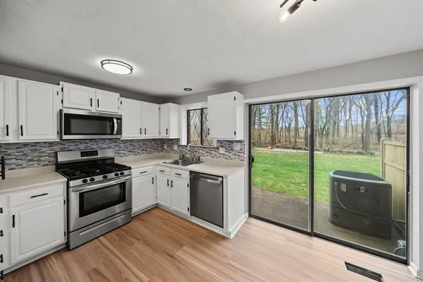 $2,850 | 68 Sterling Lane, Unit 68, Haverhill, MA 01835