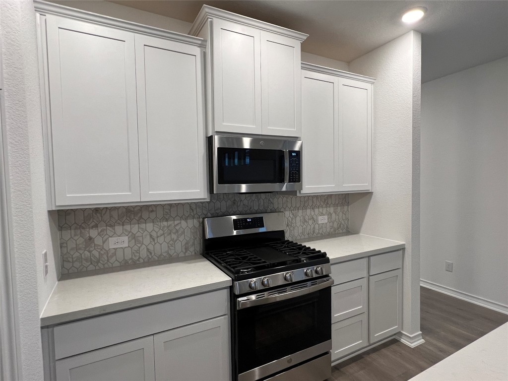 497 Papaya Drive Buda, TX 78610 - Photo 13 of 39