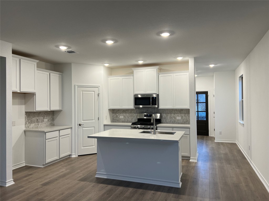 497 Papaya Drive Buda, TX 78610 - Photo 4 of 39