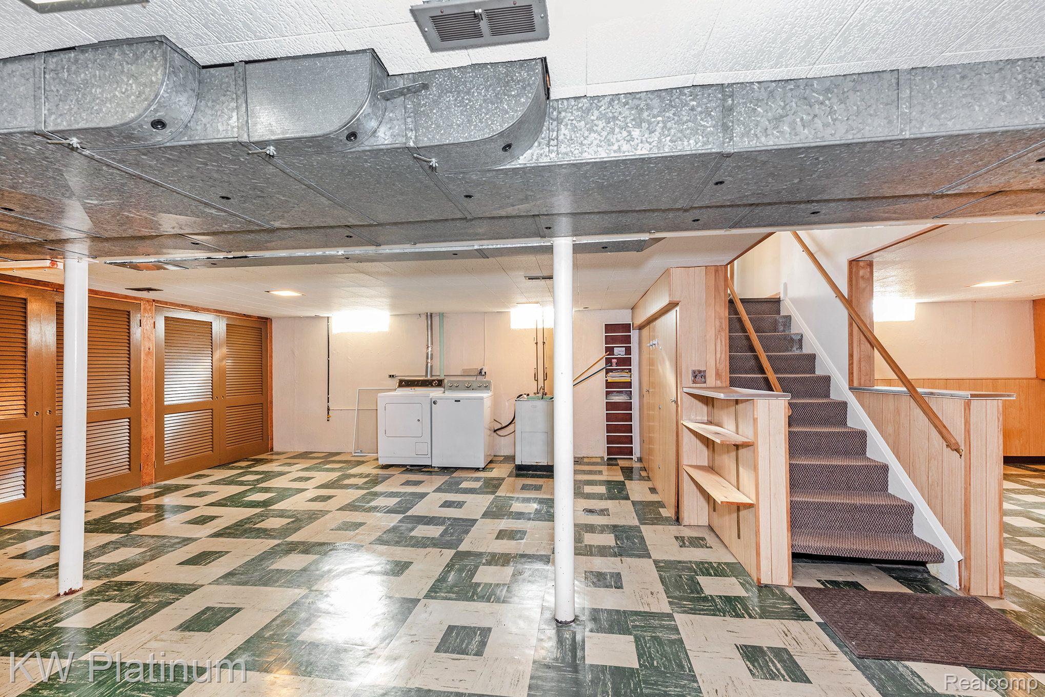 1863 Prestwick Road Grosse Pointe, MI 48236 - Photo 17 of 29 Gallery Image 17