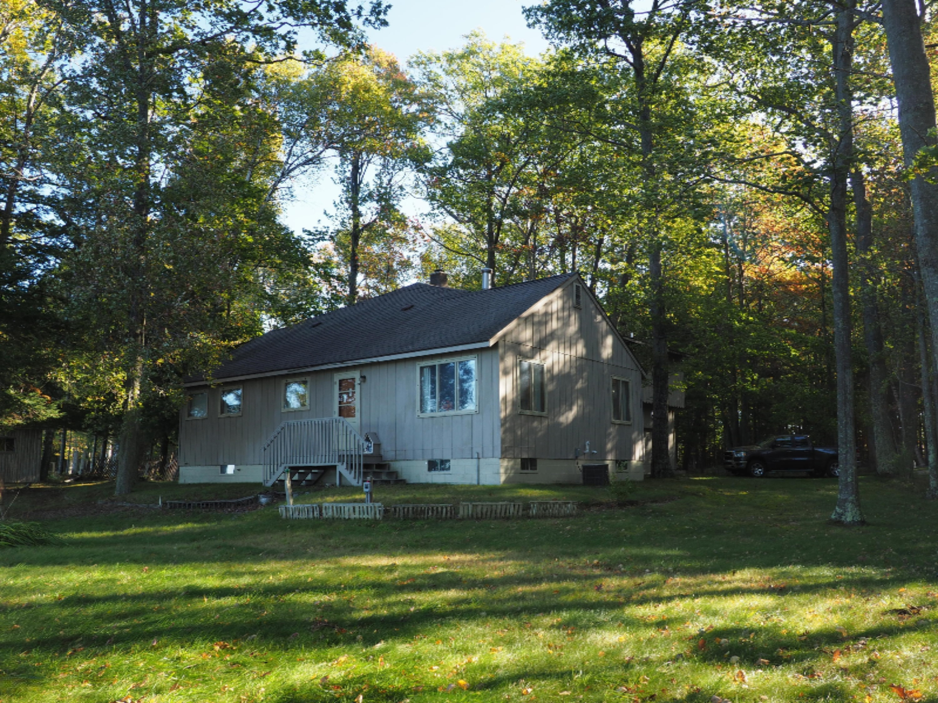 5930 Lakeshore Road Manistee, MI 49660 - Photo 9 of 101 PA060097